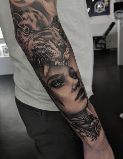 realistisk tatovering, Anne Mette Pedersen, annemp.ink black n grey, sort tatovering, sort og hvid tatovering,