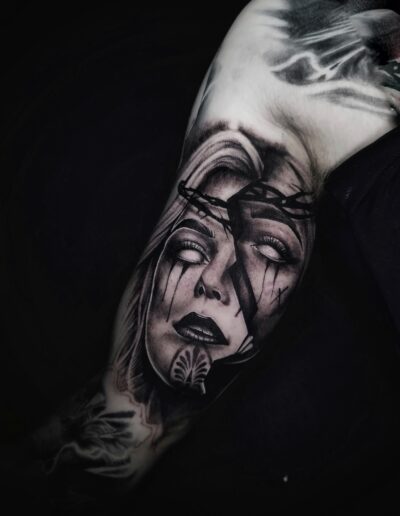 realistisk tatovering, Anne Mette Pedersen, annemp.ink black n grey, sort tatovering, sort og hvid tatovering,